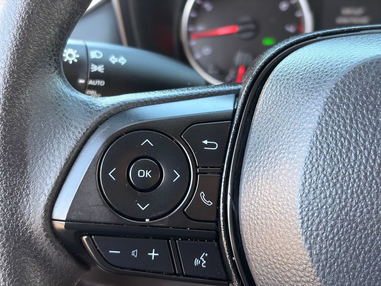 Used 2022 Toyota RAV4 XLE w/ Convenience Package FWD image 28