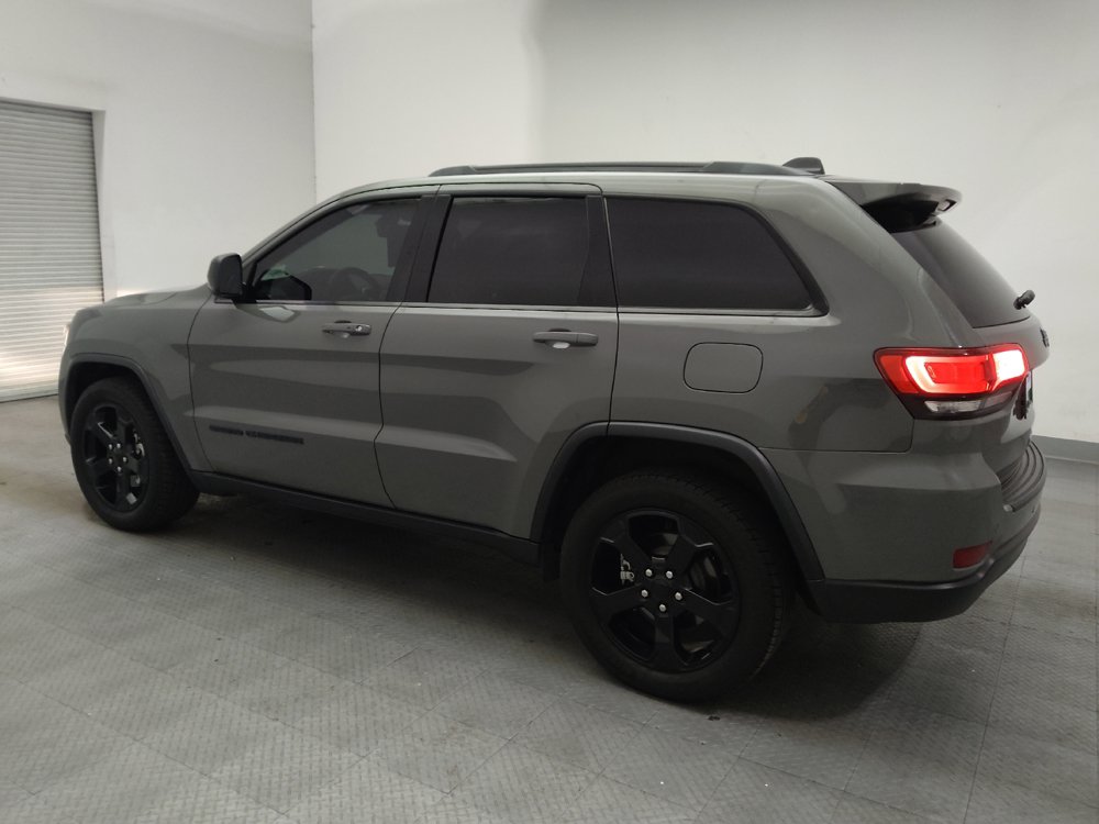 Used 2020 Jeep Grand Cherokee Laredo RWD image 3