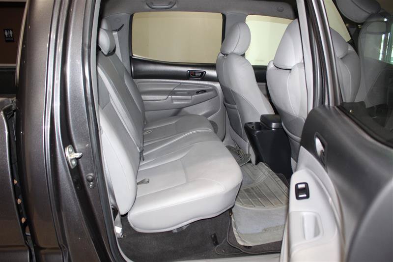 Used 2013 Toyota Tacoma 4x4 Double Cab w/ Limited Pkg image 28