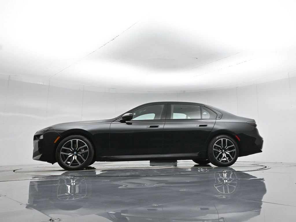 Used 2025 BMW 740i image 7