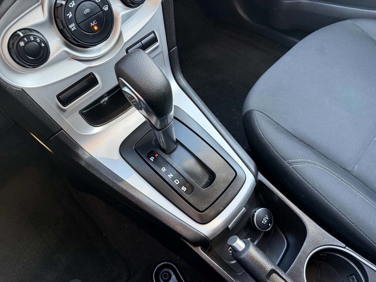 Used 2017 Ford Fiesta SE image 24