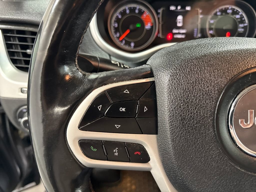 Used 2018 Jeep Cherokee Latitude Plus w/ Cold Weather Group image 24