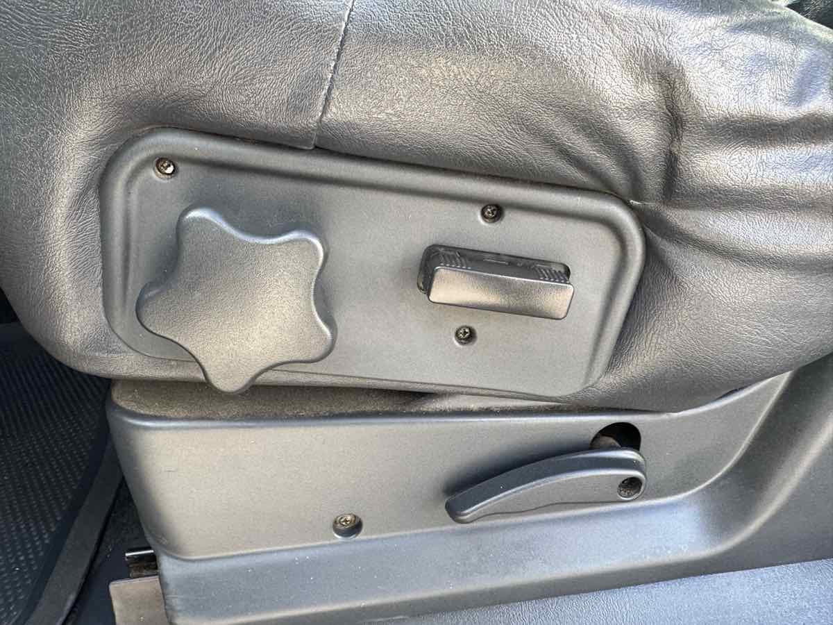 Used 2001 Chevrolet Silverado 3500 LS w/ Off-Road Skid Plate Pkg AWD/4WD image 16