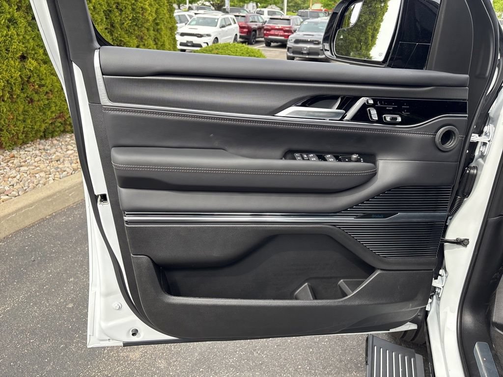New 2026 Jeep Grand Wagoneer L Summit AWD/4WD image 14