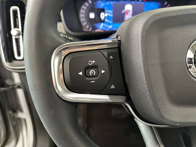 Used 2023 Volvo XC40 B5 Plus AWD/4WD image 15