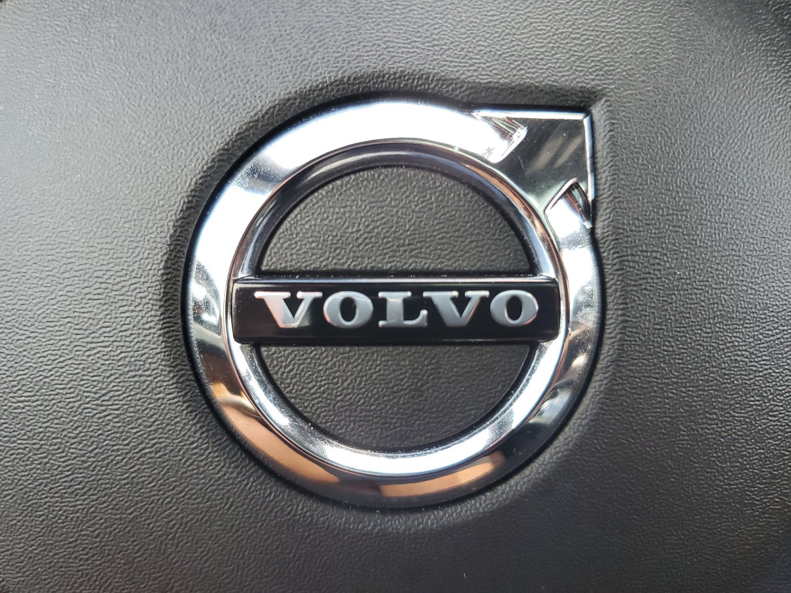 Used 2022 Volvo XC60 B5 Momentum w/ Protection Package Premier FWD image 22