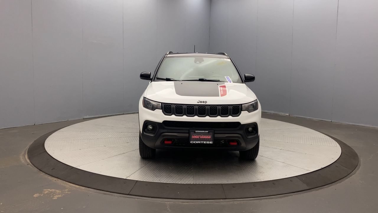 Used 2023 Jeep Compass Trailhawk w/ Trailhawk Convenience Group AWD/4WD image 8
