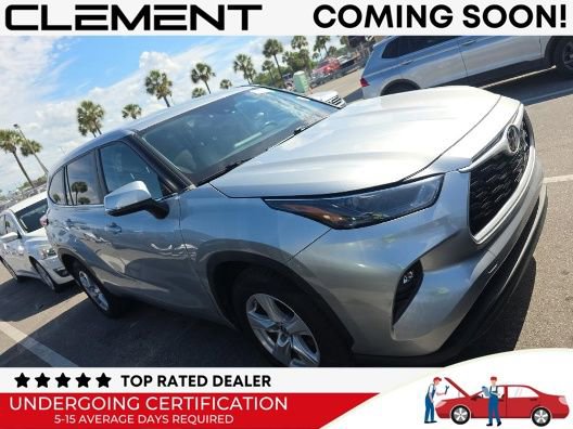 Used 2024 Toyota Highlander LE FWD image 2