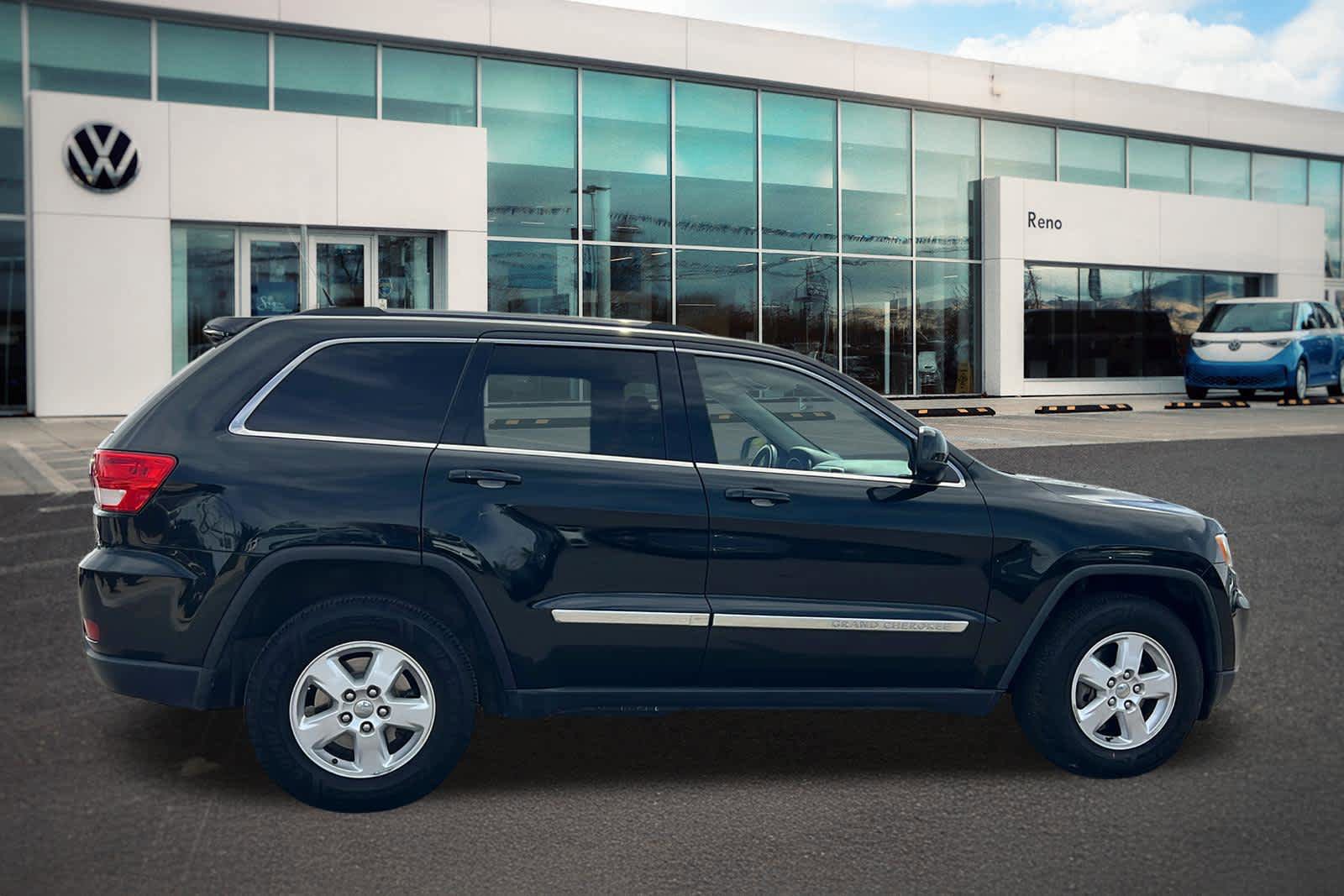 Used 2012 Jeep Grand Cherokee Laredo w/ Laredo E Group AWD/4WD image 4