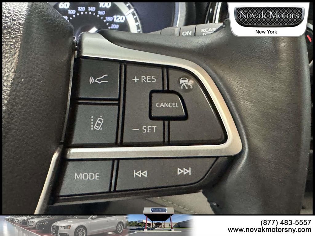Used 2022 Toyota Highlander XLE image 17