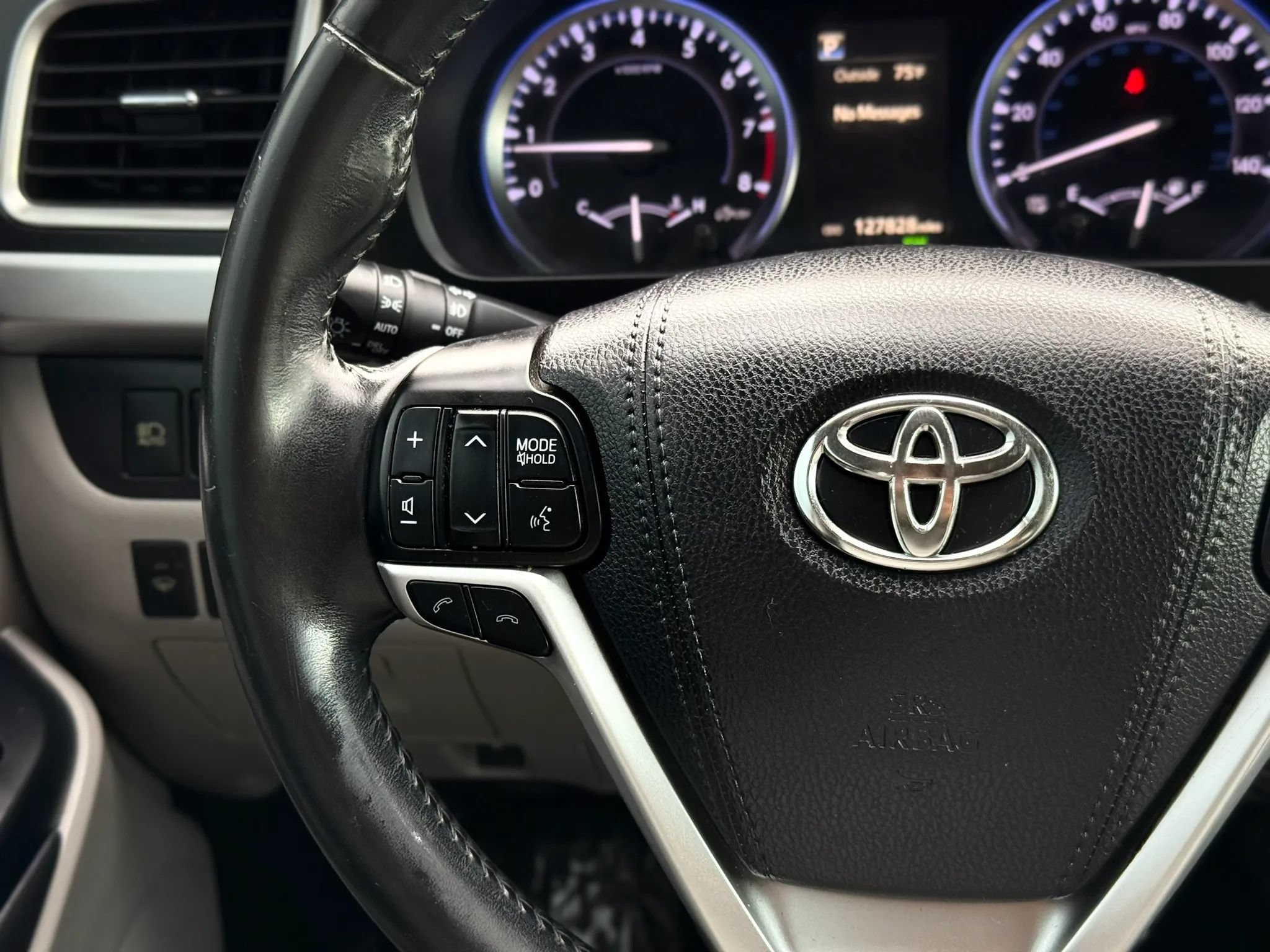 Used 2018 Toyota Highlander Limited w/ Carpet Mat Package (TMS) AWD/4WD image 31