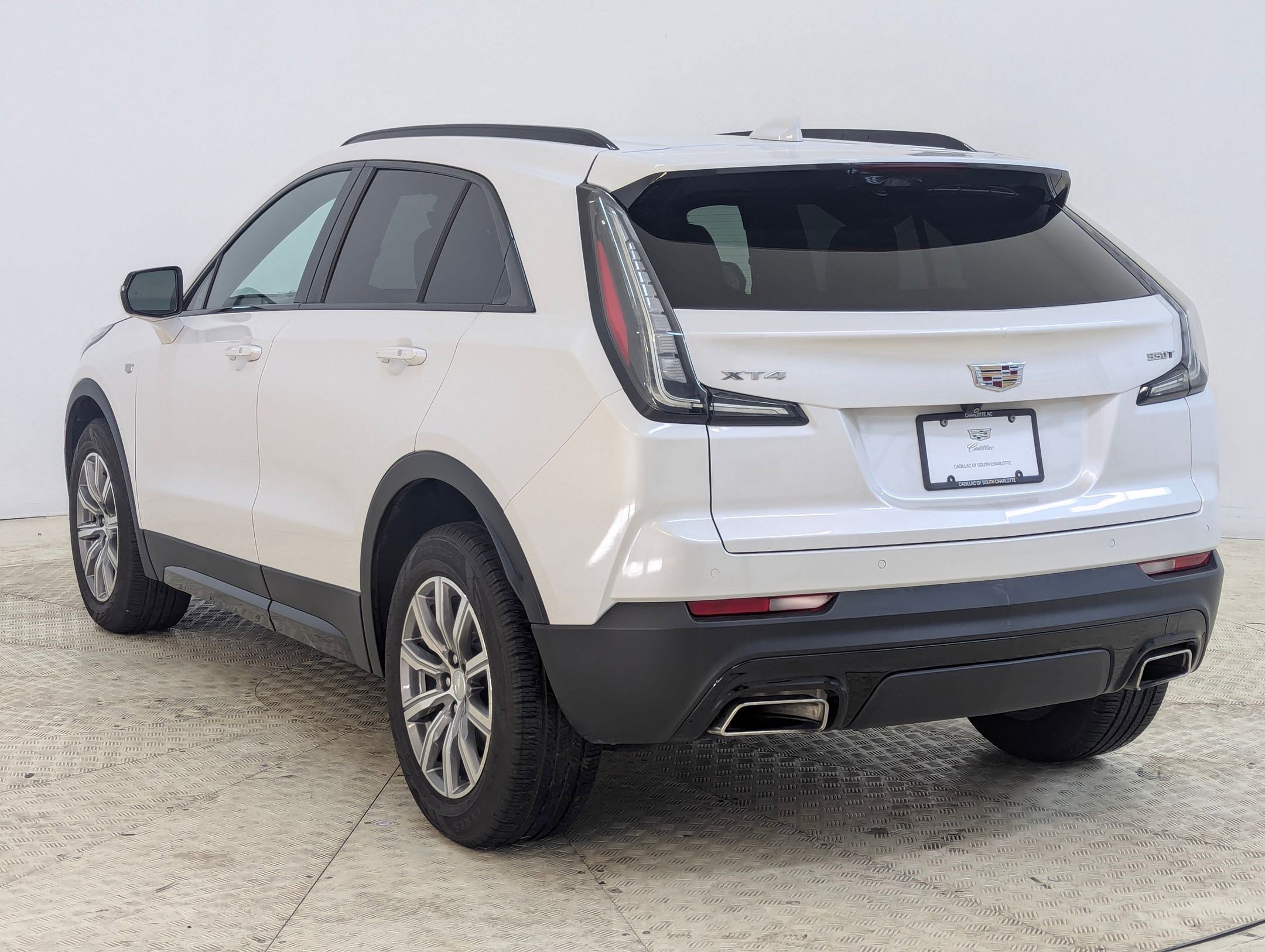 Used 2022 Cadillac XT4 Sport w/ Comfort Package image 3