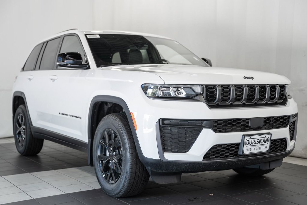 New 2026 Jeep Grand Cherokee Altitude AWD/4WD image 1