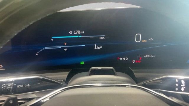 Used 2024 Cadillac Lyriq Luxury RWD image 21