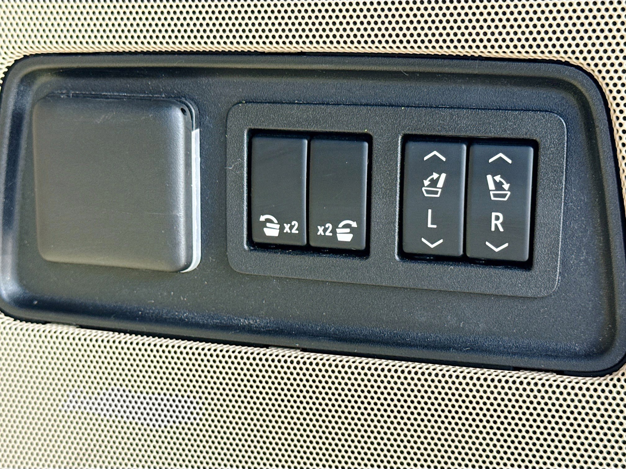 Used 2021 Cadillac Escalade ESV Premium Luxury w/ Driver Assist Tech Package AWD/4WD image 13