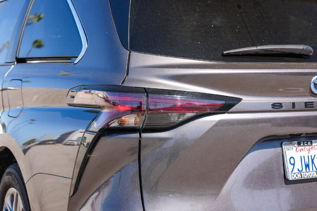Certified 2024 Toyota Sienna XLE w/ XLE Plus Package AWD/4WD image 9
