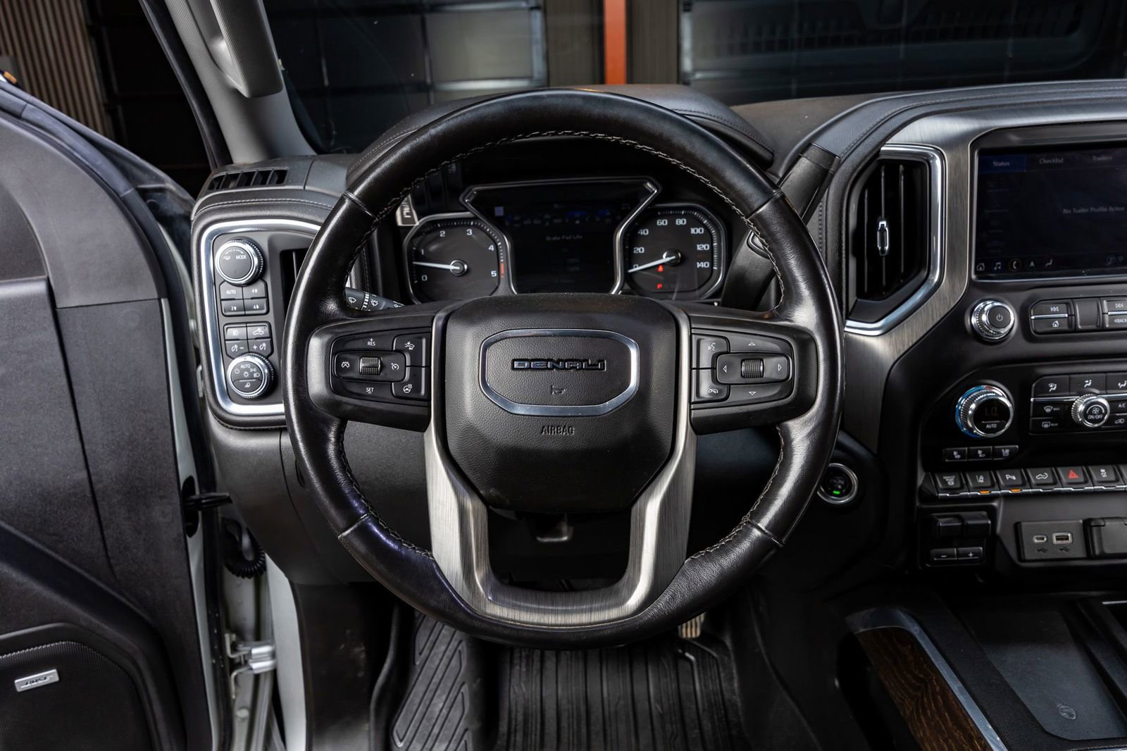 Used 2021 GMC Sierra 3500 Denali w/ Denali Ultimate Package AWD/4WD image 17
