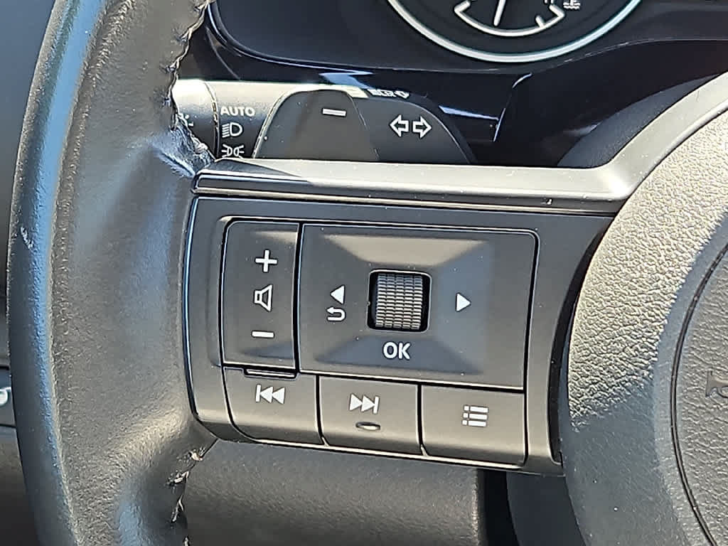 Used 2025 Nissan Pathfinder SV FWD image 19