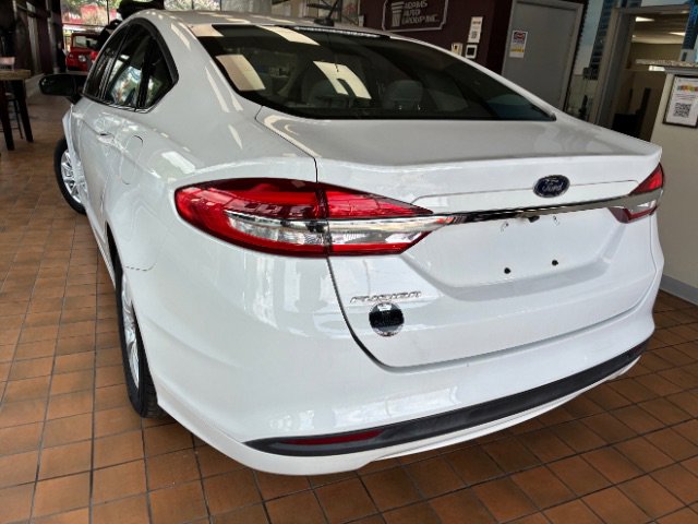 Used 2018 Ford Fusion S image 3