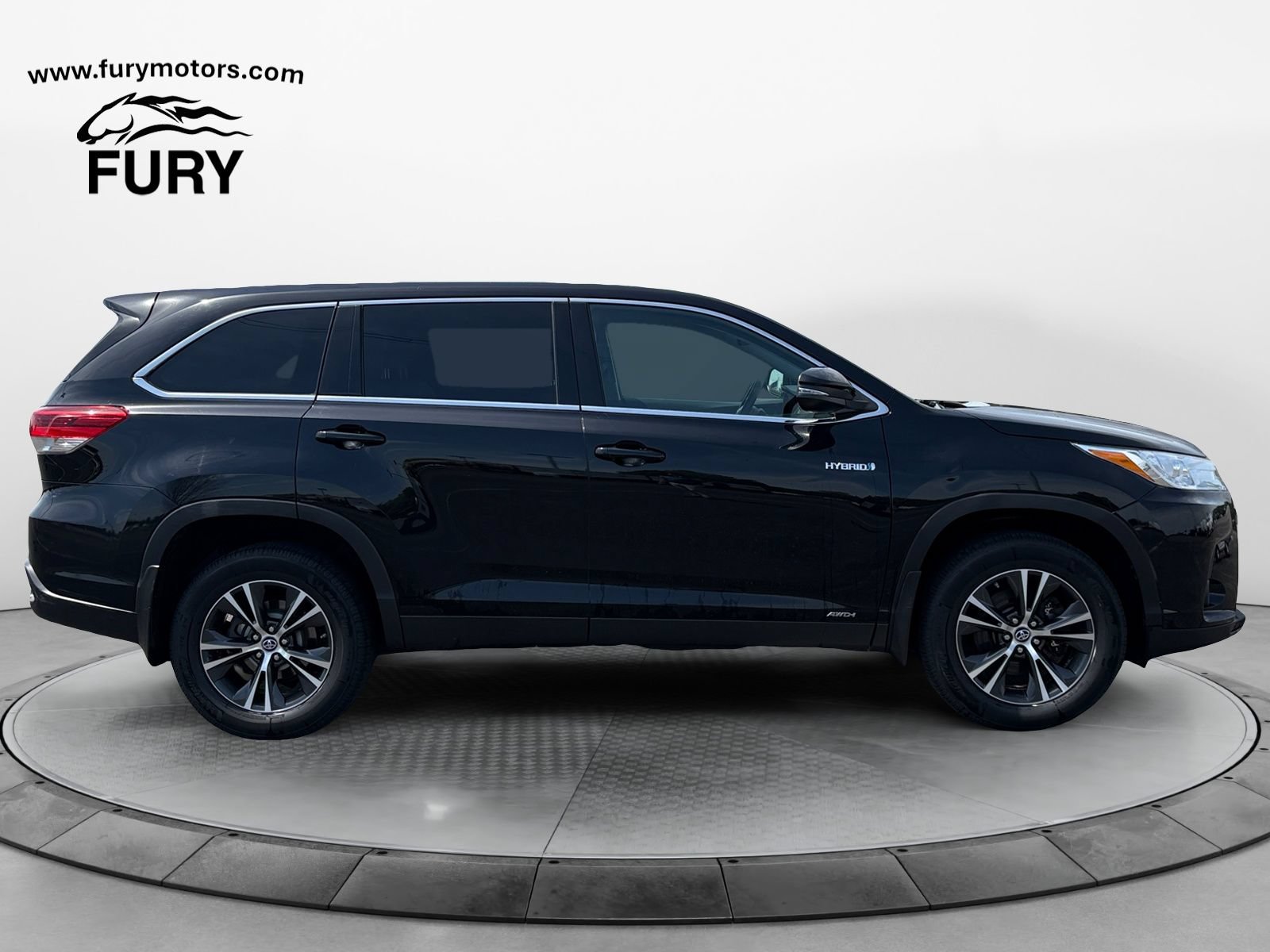 Used 2019 Toyota Highlander LE w/ Carpet Mat Package (TMS) AWD/4WD image 2
