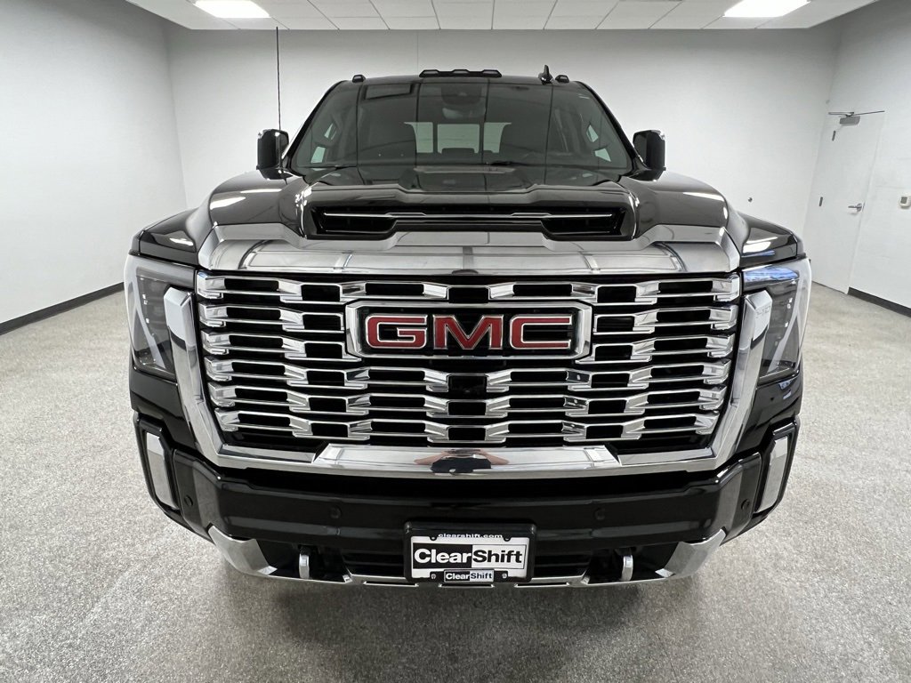 Used 2024 GMC Sierra 3500 Denali w/ Denali Reserve Package image 3