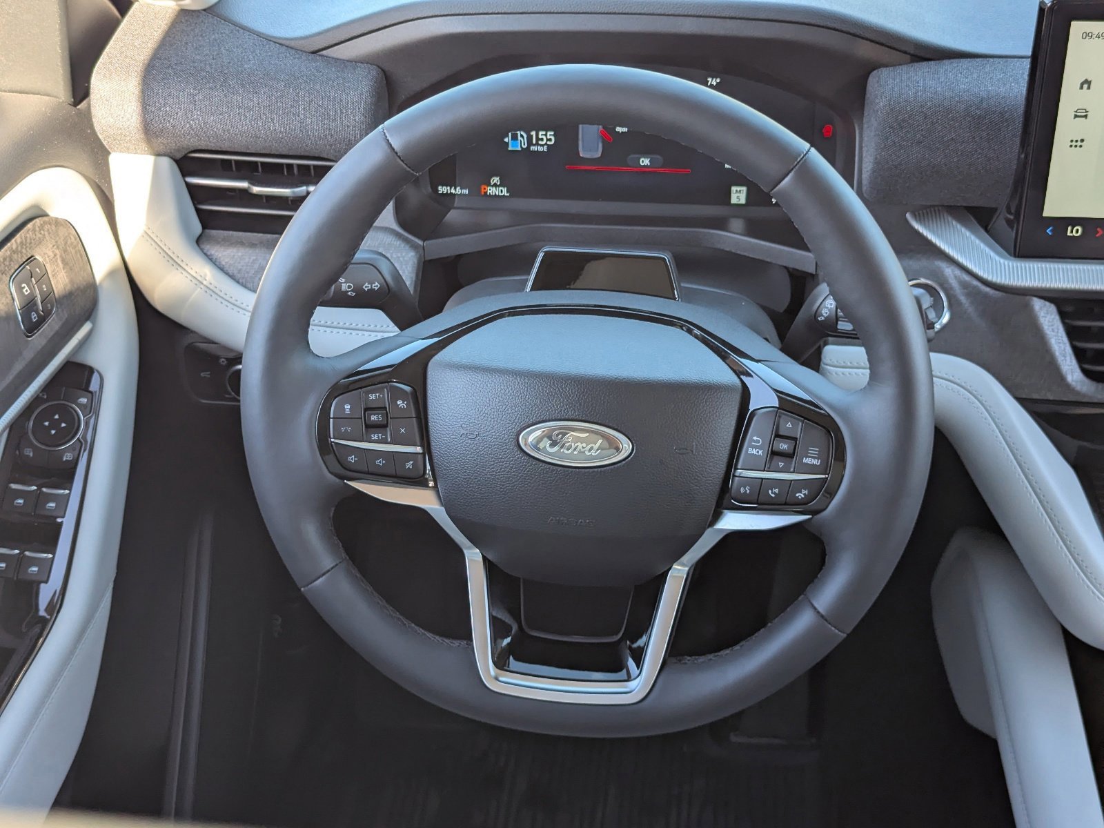 Used 2025 Ford Explorer Platinum w/ Ultimate Package image 19