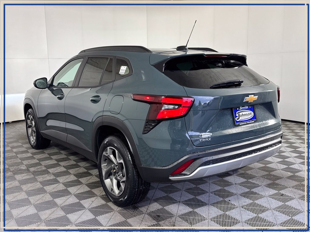 New 2026 Chevrolet Trax LT w/ Driver Confidence Package FWD image 9