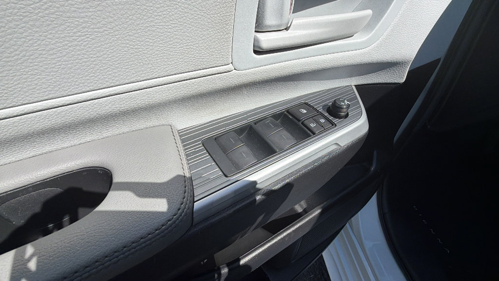 Used 2025 Toyota Sienna LE FWD image 18