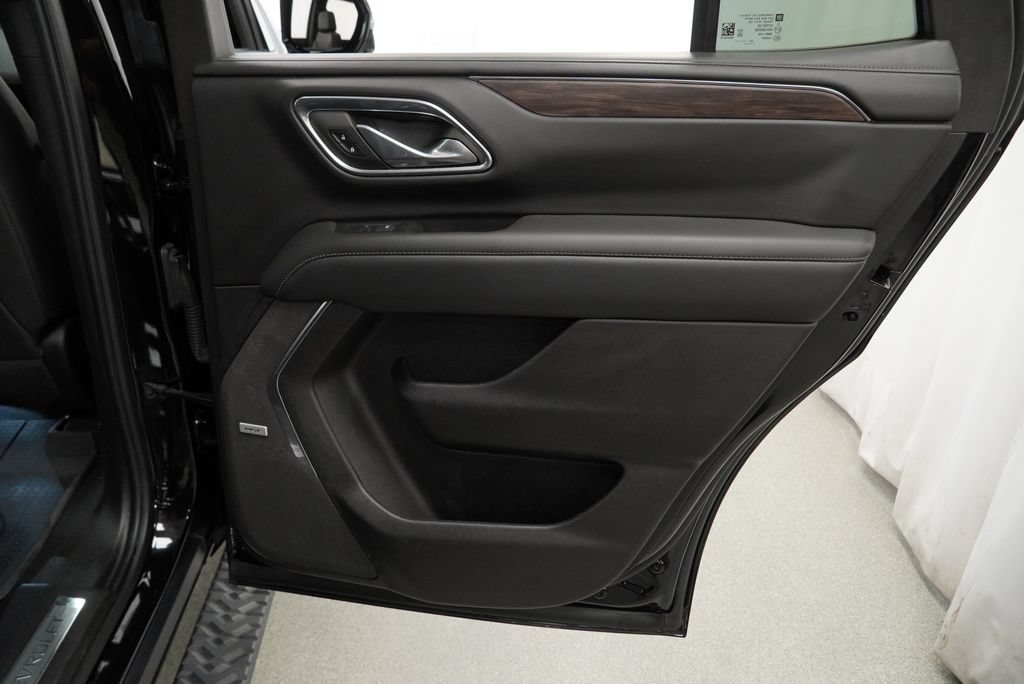 Certified 2023 Chevrolet Tahoe Z71 w/ Luxury Package AWD/4WD image 33