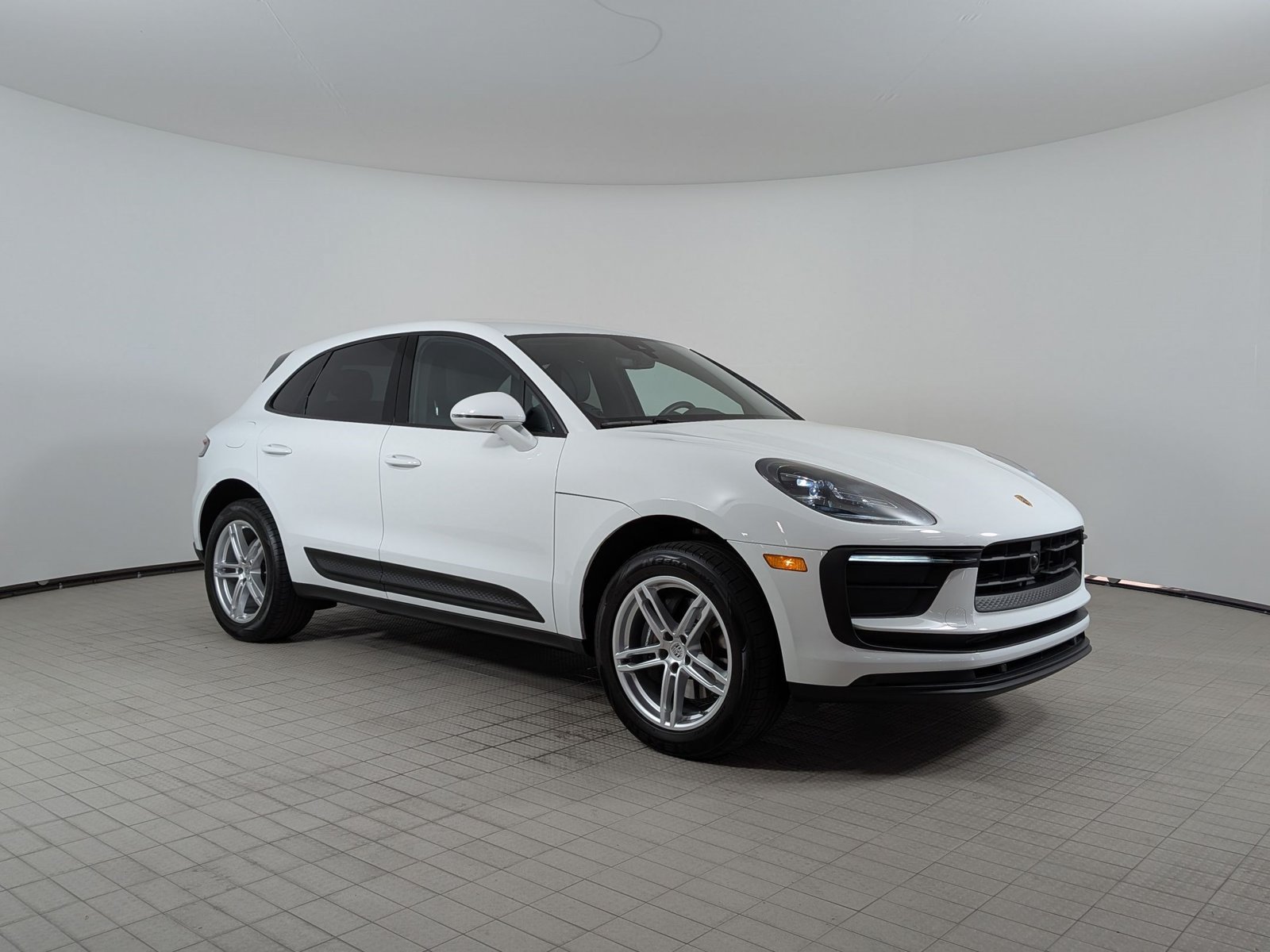 Used 2025 Porsche Macan Turbo AWD/4WD image 6