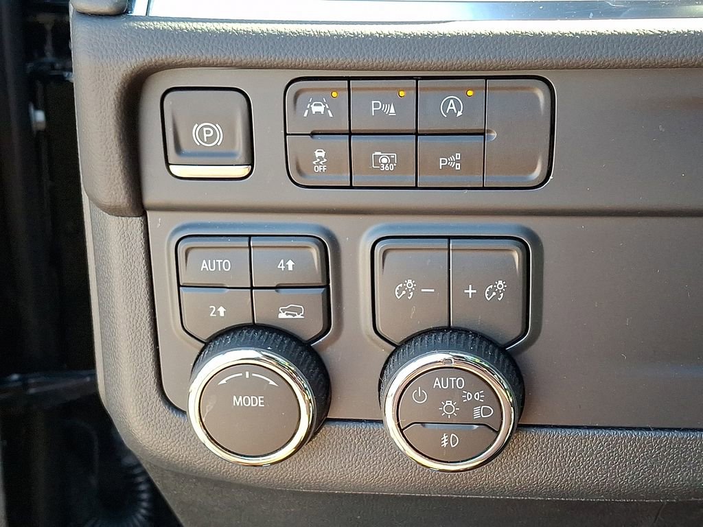 Used 2026 Chevrolet Suburban LT w/ Comfort Package AWD/4WD image 25
