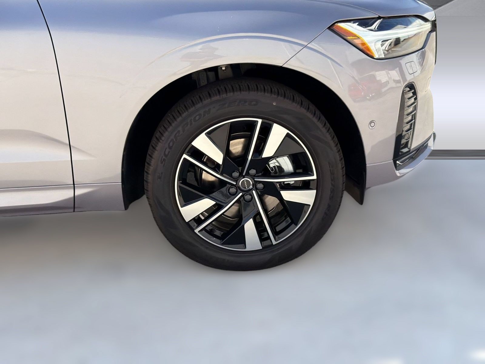 New 2026 Volvo XC60 B5 Plus w/ Climate Package AWD/4WD image 12
