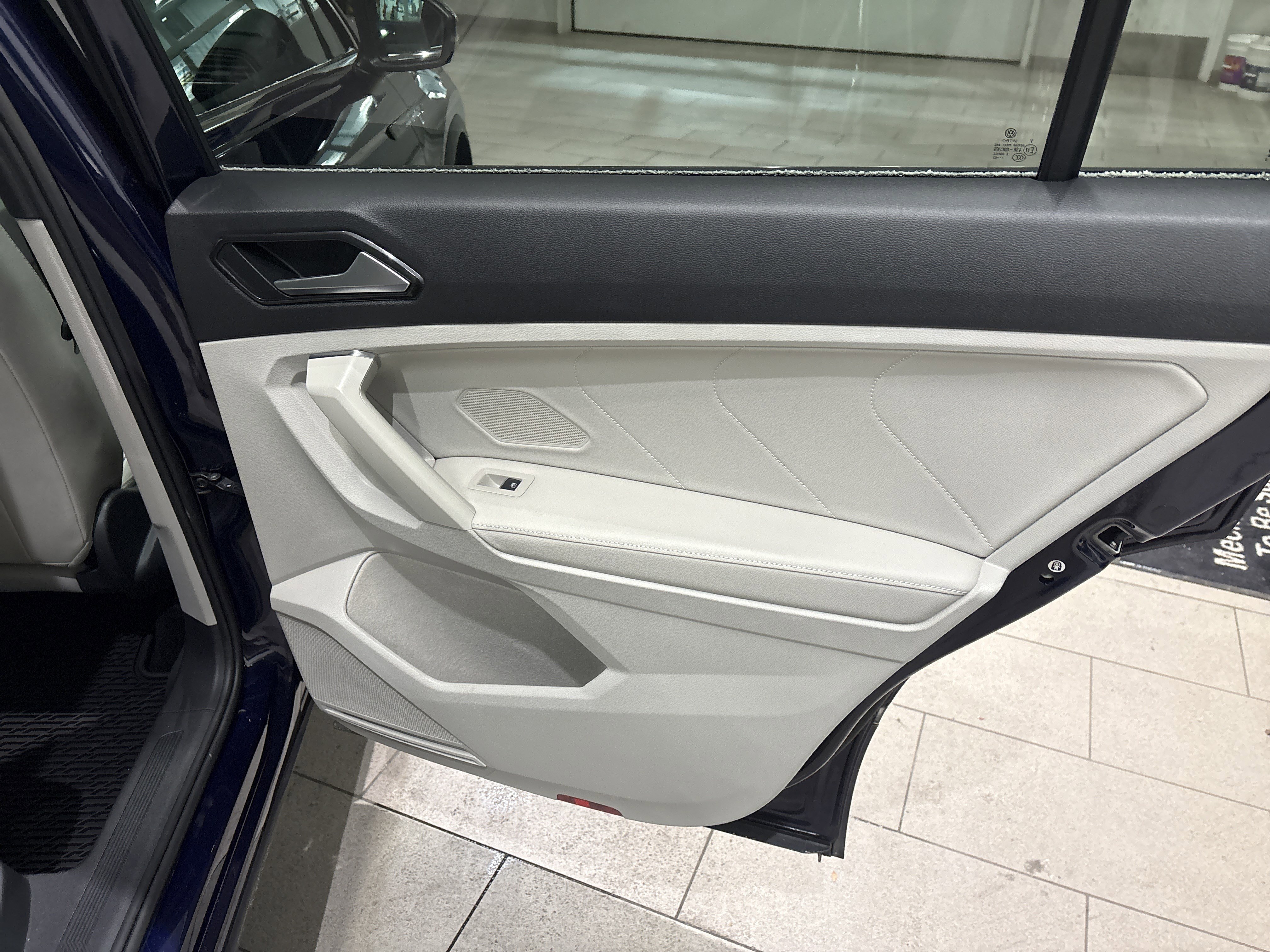 Used 2023 Volkswagen Tiguan SEL R-Line image 18