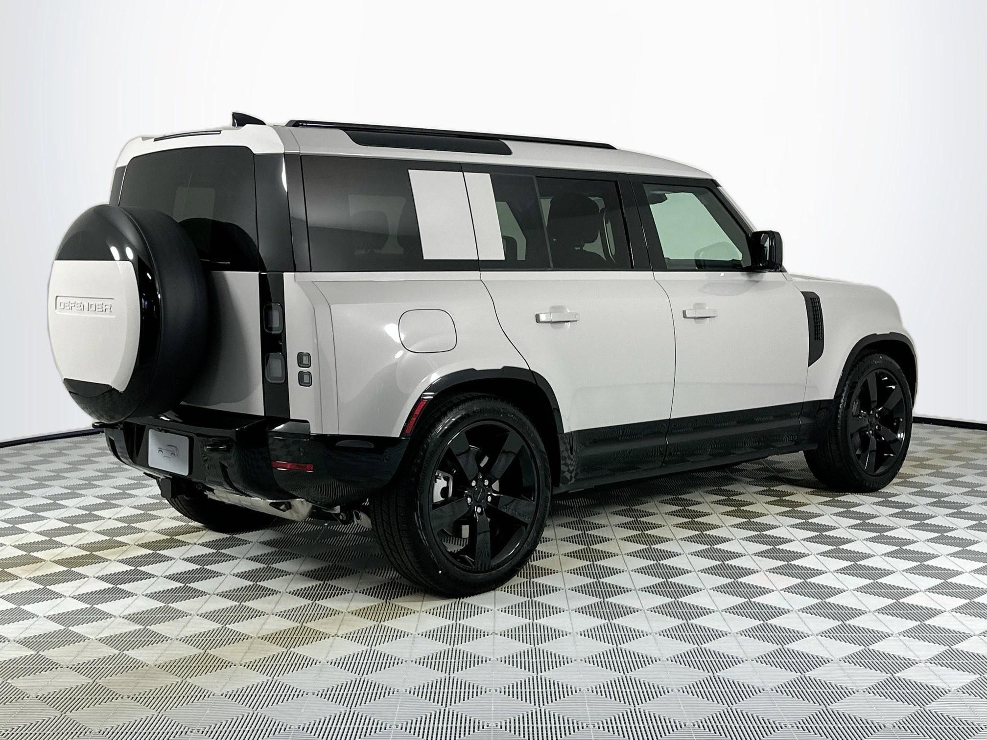 Used 2026 Land Rover Defender 110 X-Dynamic SE image 5