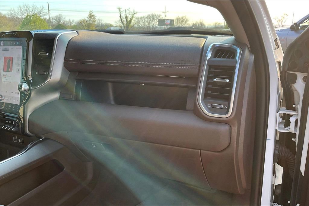 Used 2025 RAM 2500 Laramie AWD/4WD image 15