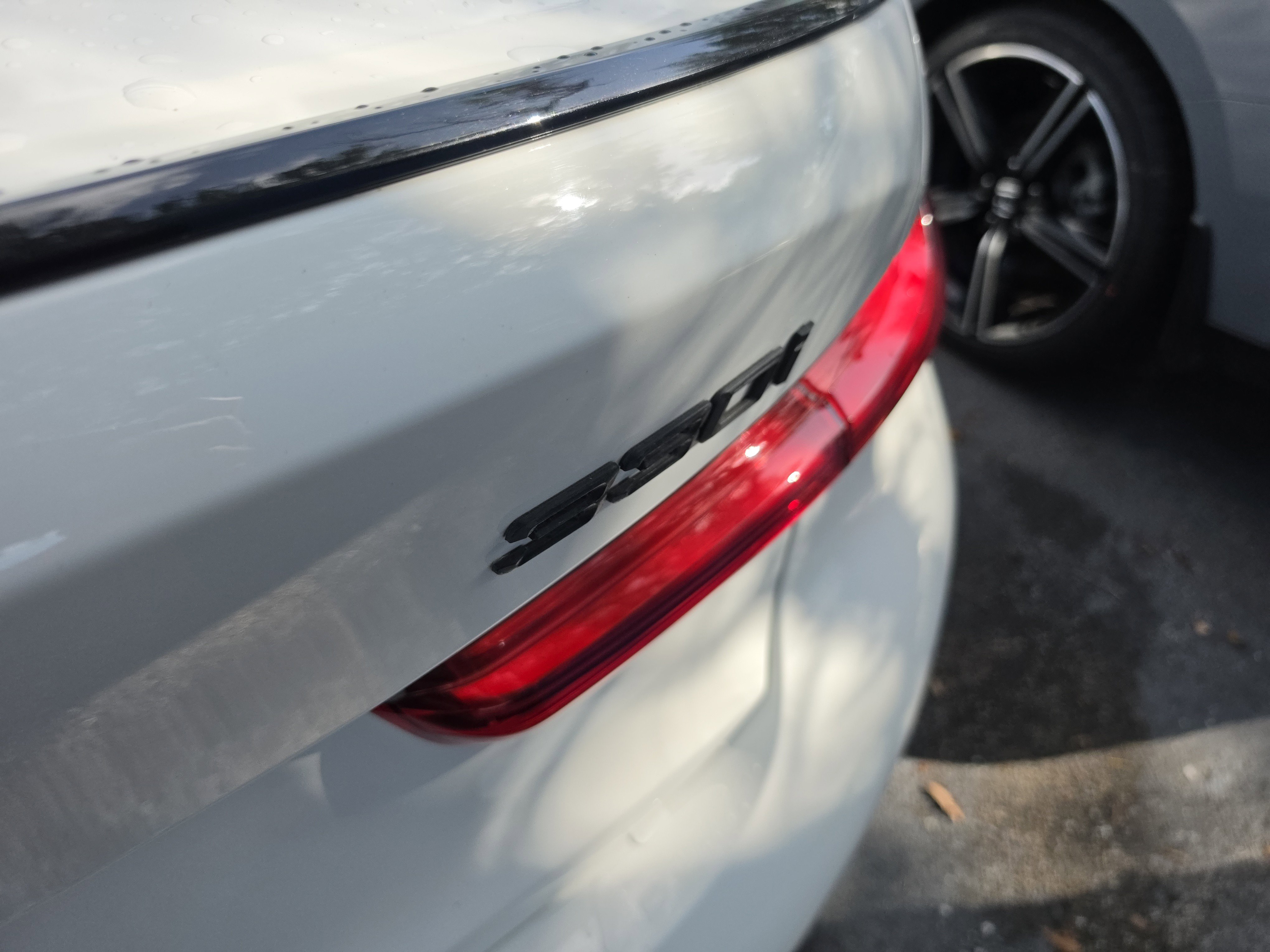 Used 2023 BMW 330i Sedan w/ M Sport Package image 9