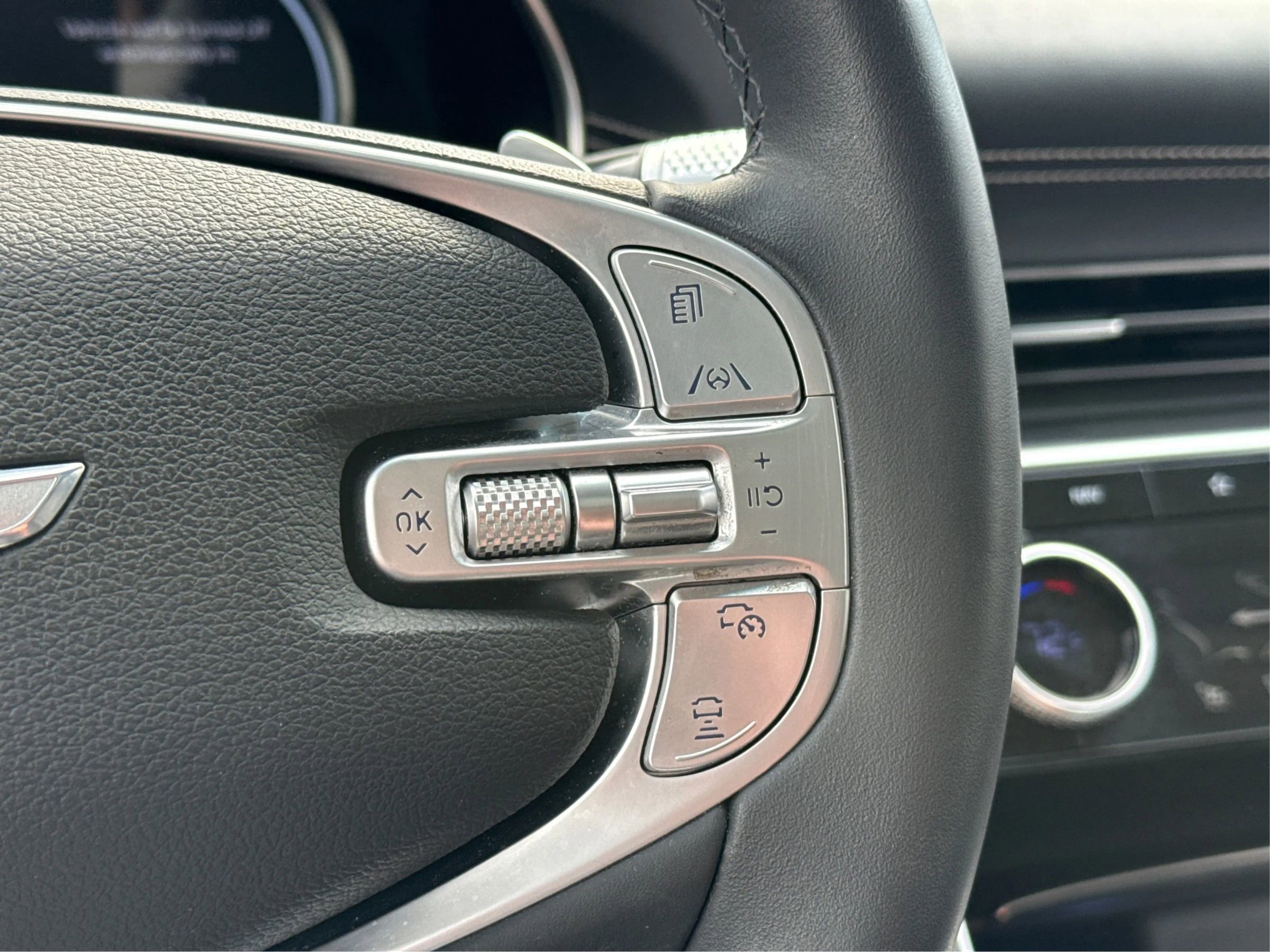 Used 2024 Genesis GV80 3.5T image 32