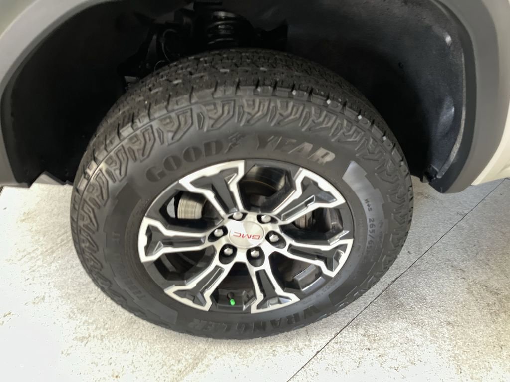 Used 2024 GMC Canyon AT4 w/ Technology Package AWD/4WD image 14