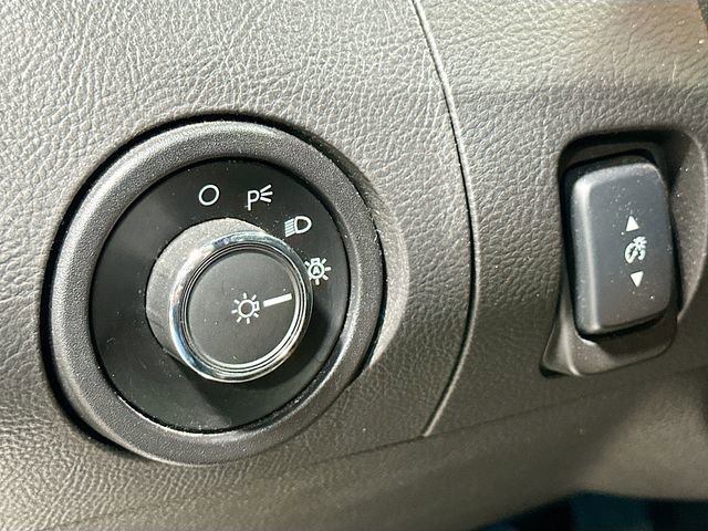 Used 2014 Ford Taurus Limited w/ Equipment Group 301A FWD image 11