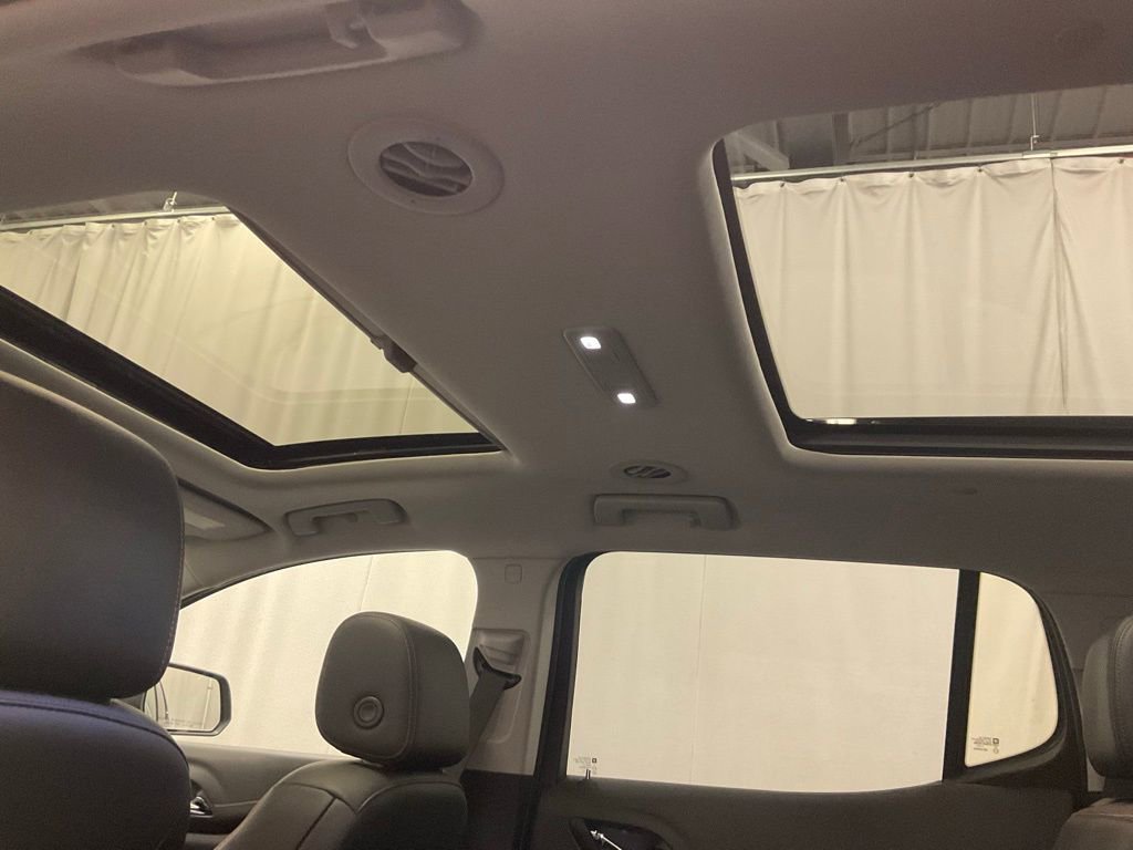 Used 2021 GMC Acadia AT4 w/ Technology Package image 37