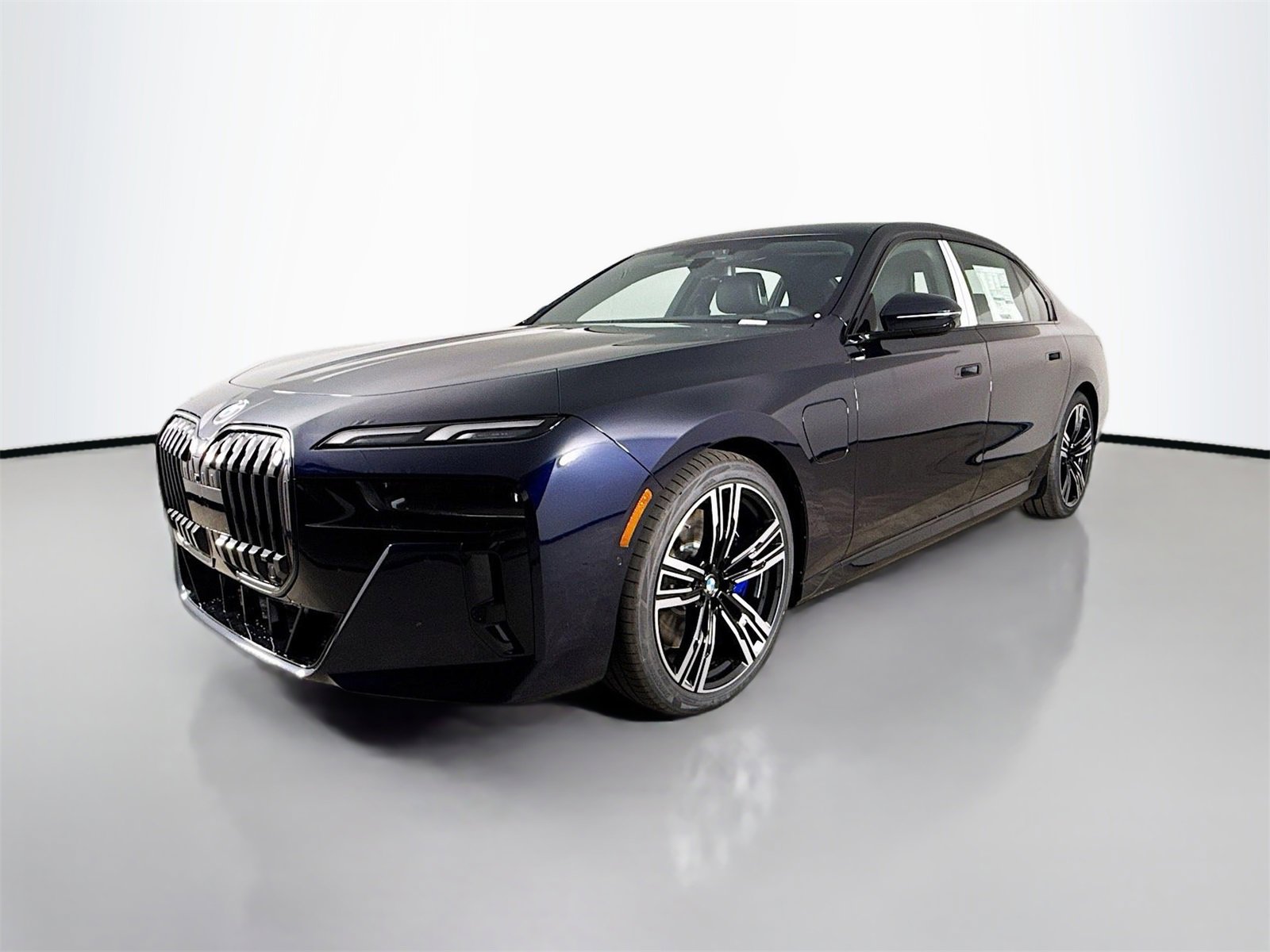 New 2026 BMW 750e xDrive image 3