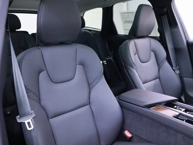 Used 2024 Volvo XC60 T8 Plus w/ Climate Package AWD/4WD image 18
