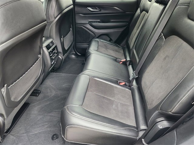 Used 2024 Jeep Grand Cherokee Altitude image 30