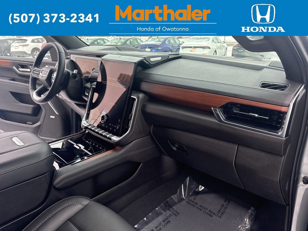 Used 2025 GMC Yukon XL Denali image 21