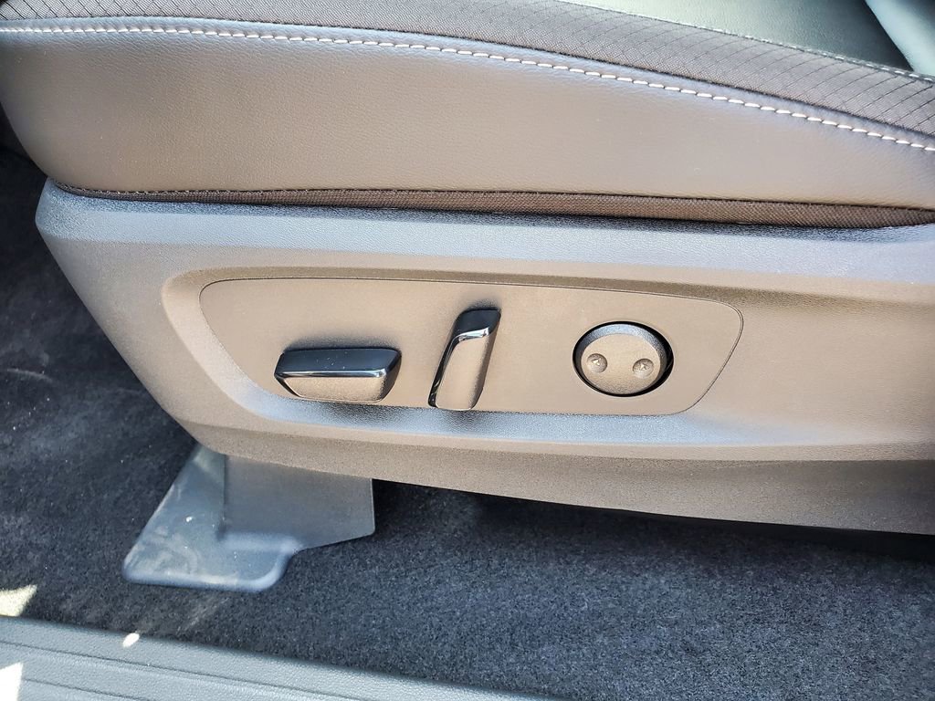 New 2025 Nissan Pathfinder SL w/ Cargo Package image 16