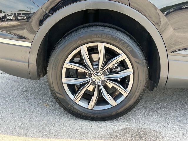 Used 2023 Volkswagen Tiguan SE FWD image 14