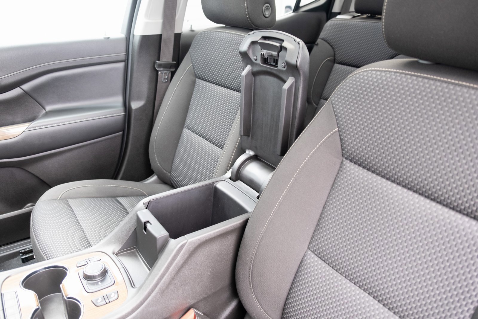 Used 2022 GMC Acadia SLE image 9