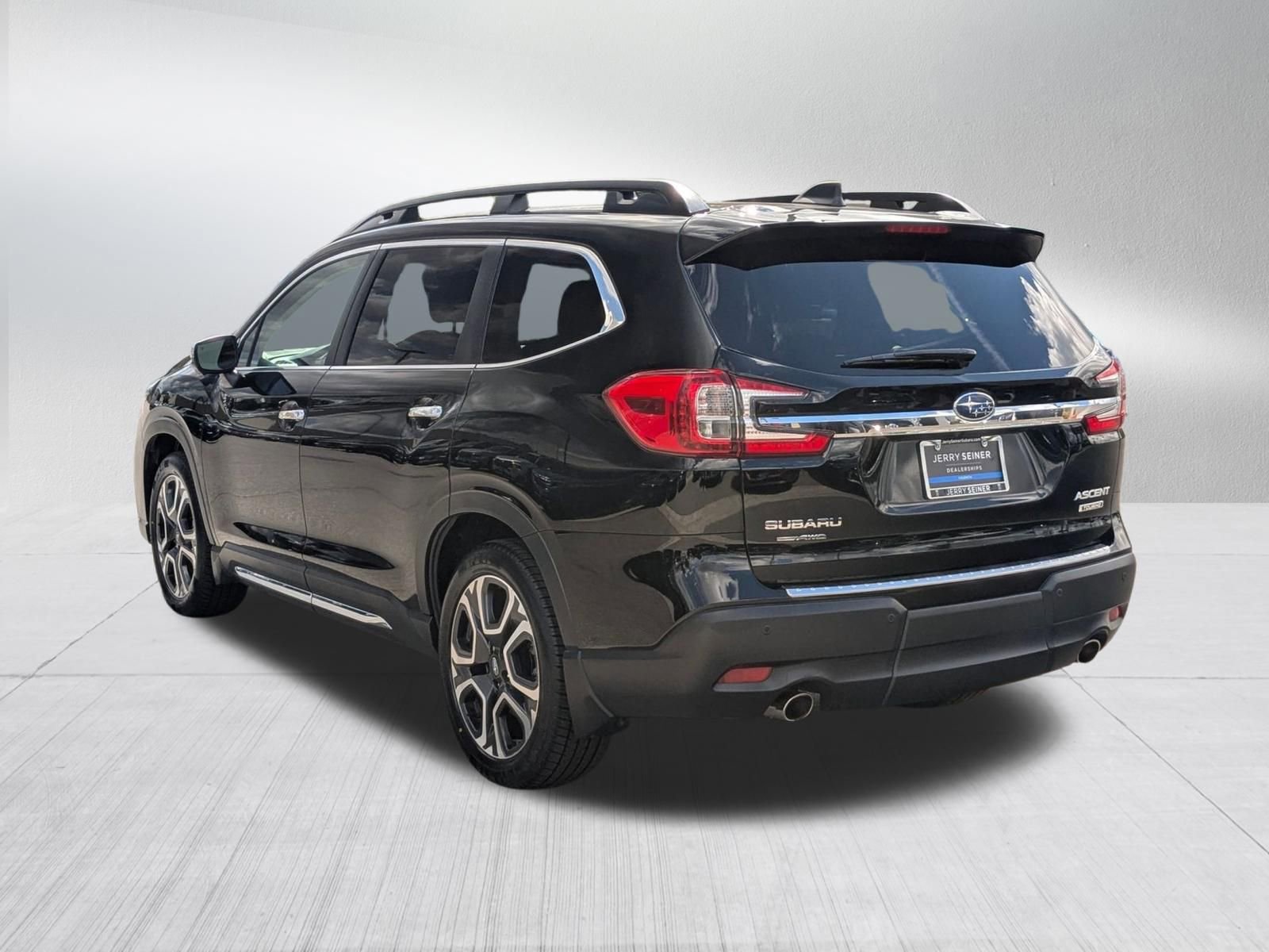 Used 2023 Subaru Ascent Touring image 3