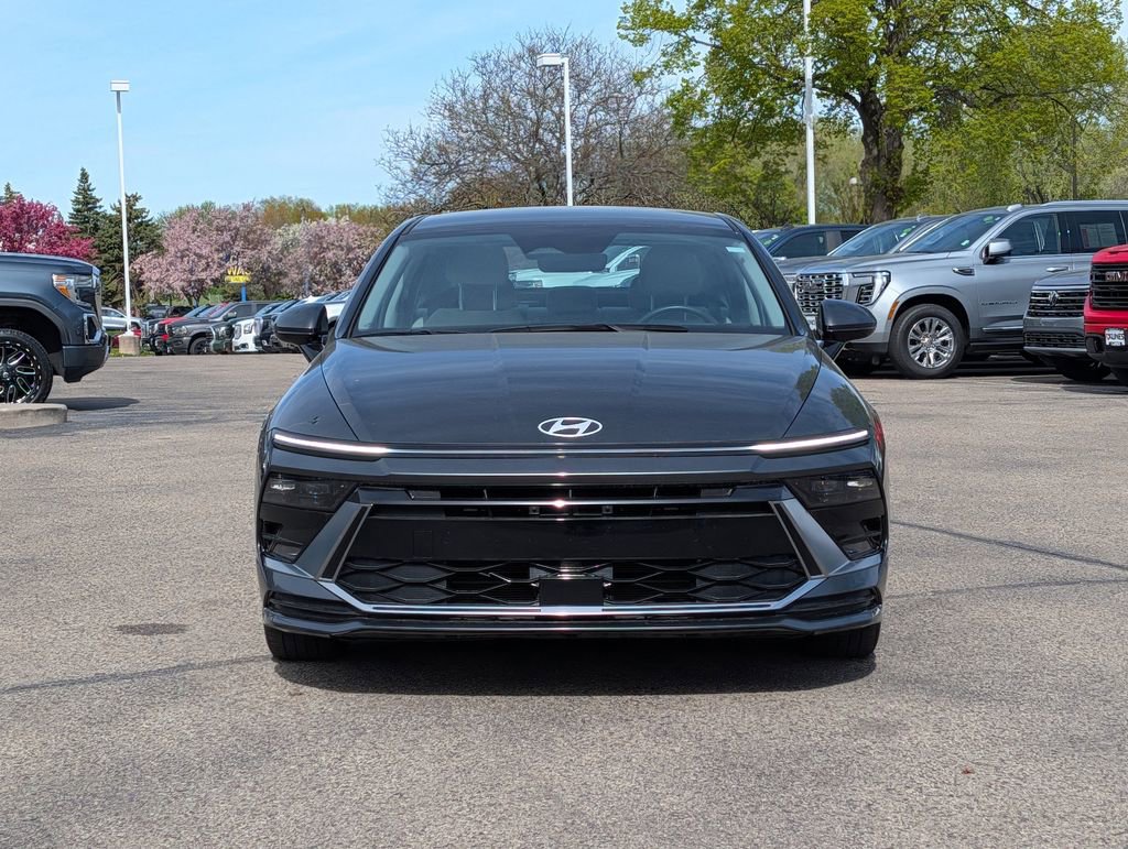 Used 2025 Hyundai Sonata SEL FWD image 2