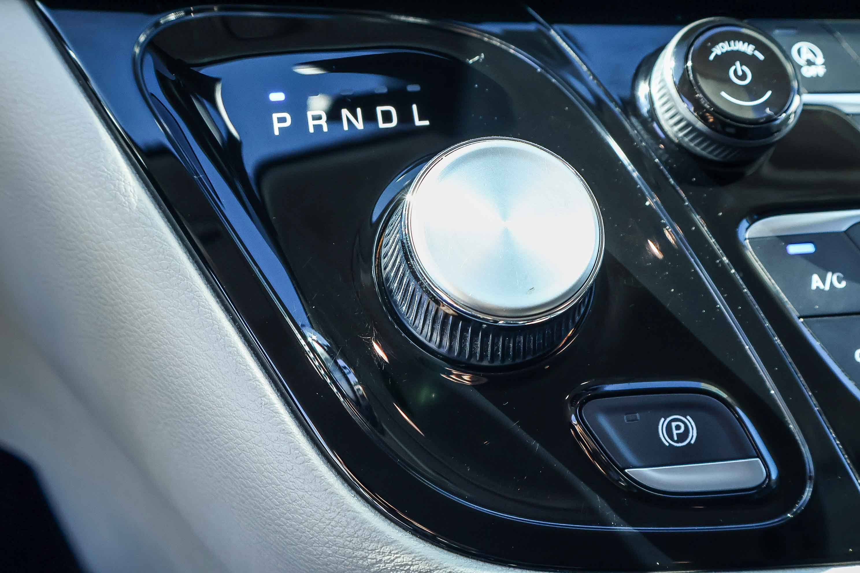 Used 2023 Chrysler Pacifica Touring-L image 9